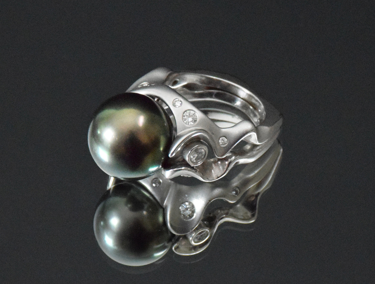 18ct white gold Tahitian pearl diamond elliptical ring | Rock Lobster  Jewellery